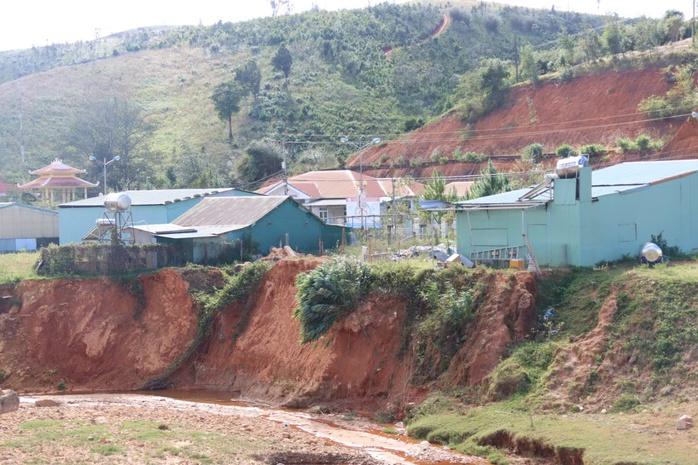 Sạt lở suối Đăk Ter đe dọa tính mạng hàng trăm hộ dân Quảng Ngãi - Ảnh 3.